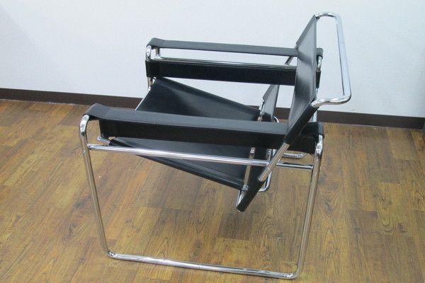 re_Wassily-Chair_Marcel-Breuer_21384_B